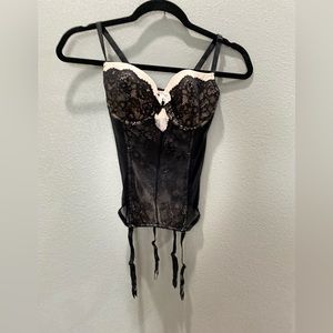VICTORIA'S SECRET LACE CORSET TOP & V-STRING SET size 34C